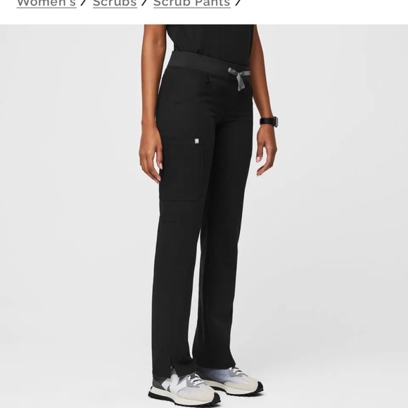 FIGS women’s Kade Cargo Scrub Pants XSTall new with tags BLACK - Picture 2 of 5
